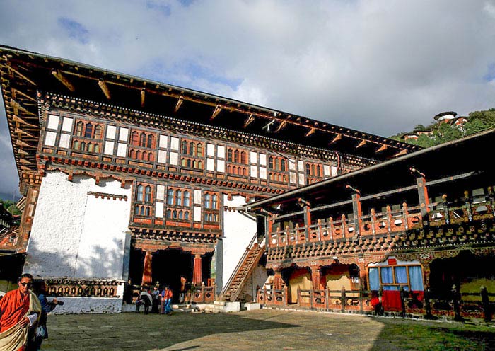 Visit Trongsa Dzong in Bhutan Visit Trongsa Dzong in Bhutan