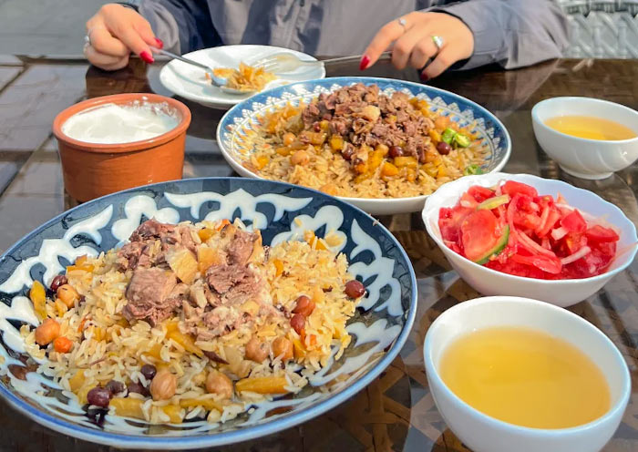 Try Plov at Besh Qozon, Tashkent