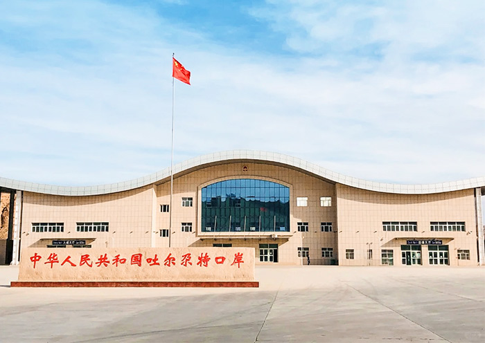 Torugart Pass Border between China and Kyrgyzstan