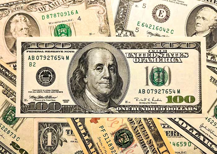 Turkmenistan border banks only accept bank-new USD