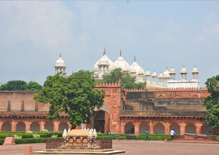 Mughal emperor Humayun was crowned at this fort