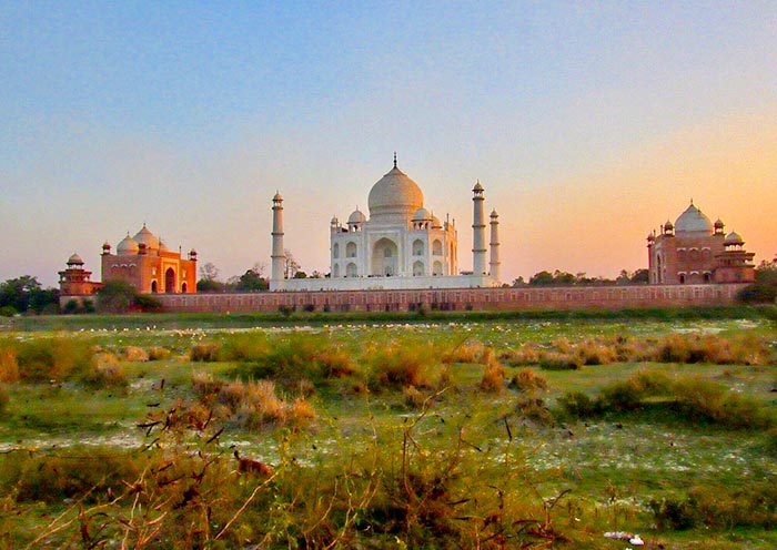 Mehtab Bagh offers a more peaceful and serene atmosphere Mehtab Bagh offers a more peaceful and serene atmosphere