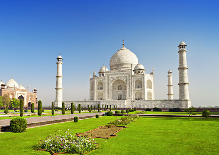 A blend of Indian, Persian, and Islamic influences