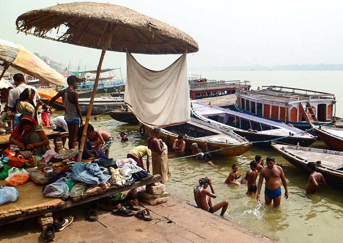 Locals Bath near Dashashwamedh Ghat Locals Bath near Dashashwamedh Ghat