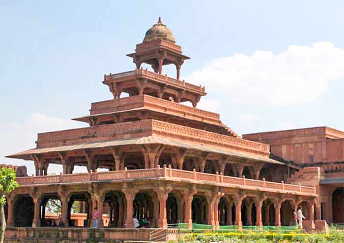 Hawa Mahal (the Palace of Winds) in Fatehpur Sikri 