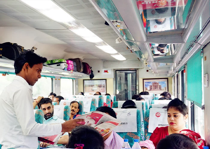 Train from Delhi to Agra
