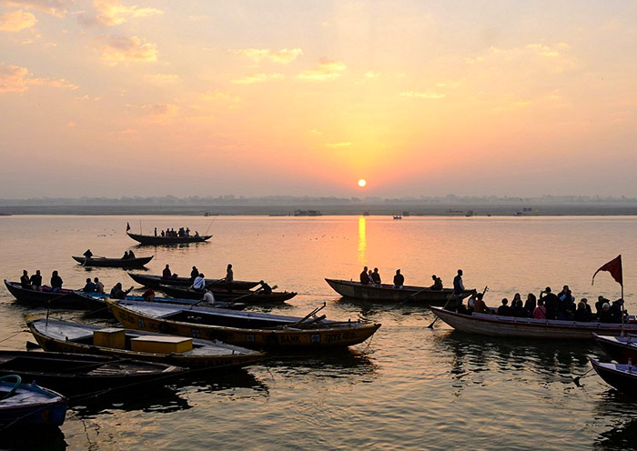 Boat ride for Sunrise on the Ganges Boat ride for Sunrise on the Ganges