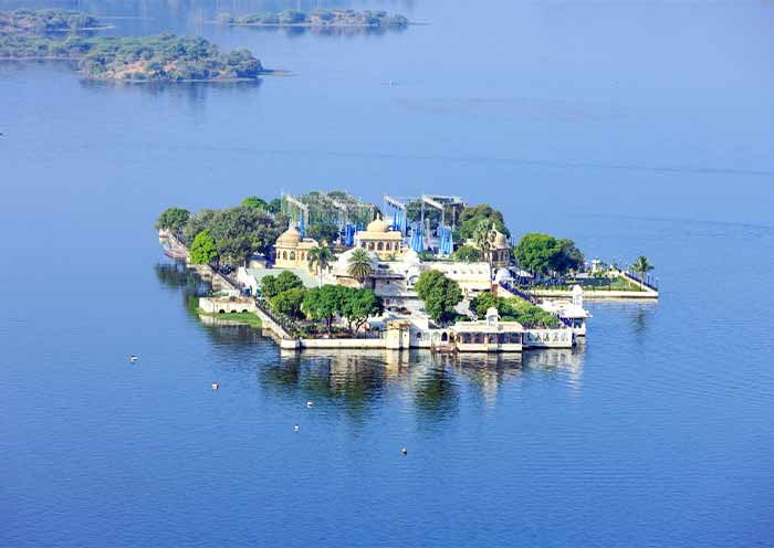 Jag Mandir Palace on the Lake Pichola