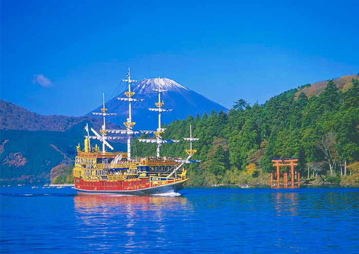 Cruise Lake Ashi on a Hakone Pirate Ship in Autumn