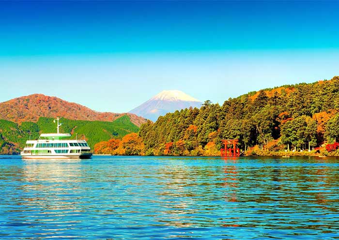 Lake Ashi in Autumn
