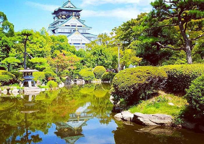 Lush Scenery Osaka Castle