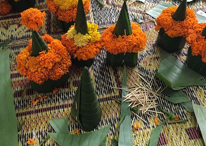 Make Laos Handicraft - Marigold and banana leaf offerings