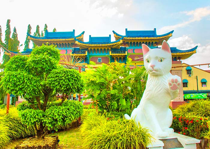 Kuching Cat Statues