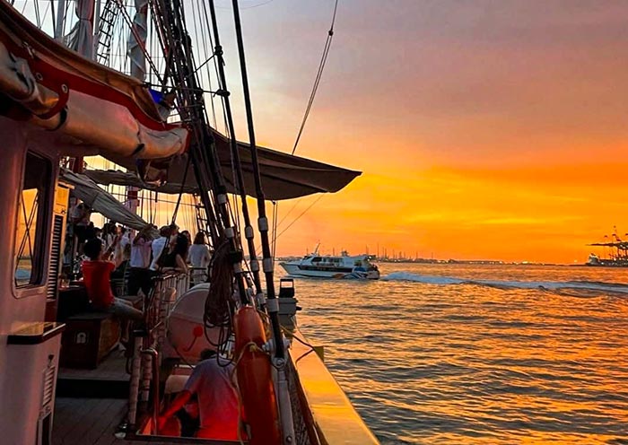 Singapore Incentive Travel for Sunset Dinner Cruise