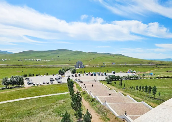 Enjoy Panoramic View from the Statue