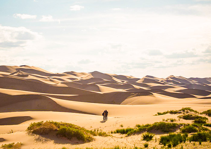 Khongor Sand Dunes, Climbing the Dunes