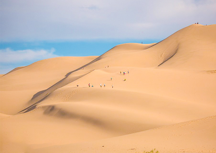Visit Khongor Sand Dunes