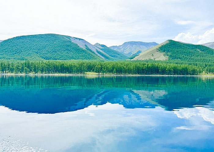 Lake Khövsgöl's stunning natural beauty