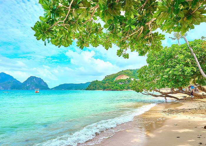 Las Cabanas Beach in El Nido