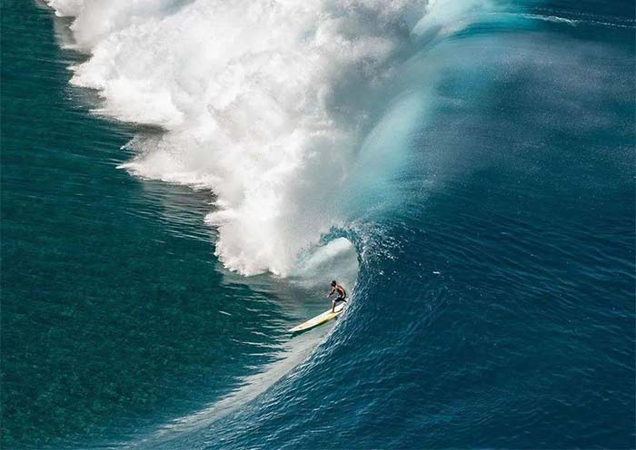 Surfing in Philippines