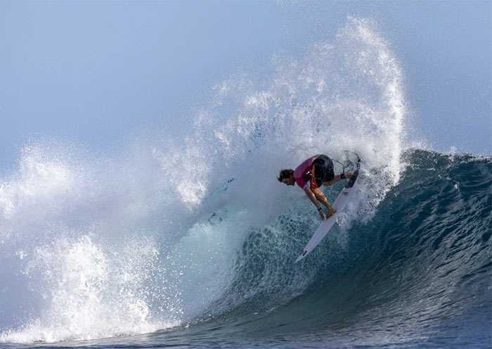 Surfing in Philippines