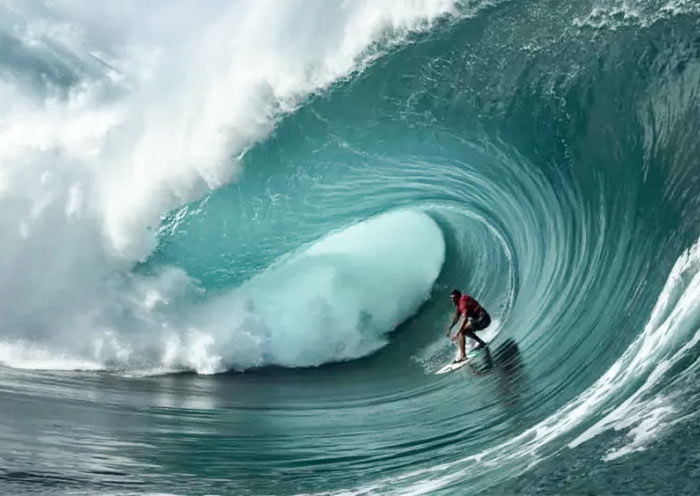 Surfing in Philippines