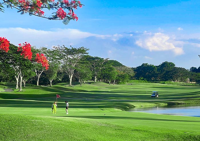 Enjoy the Scenic at Sherwood Hills Golf Country Club