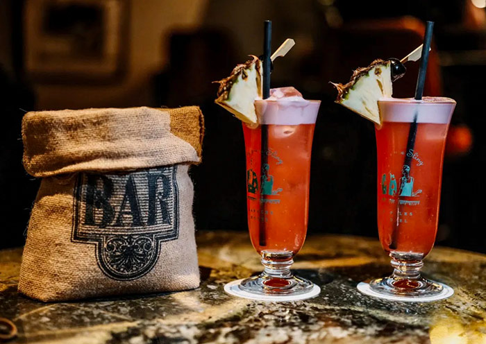 Try Singapore Sling (National Drink of Singapore) at Raffles Hotel 