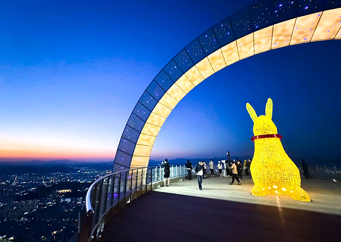 Take the cable car up to Apsan Observatory for sunset