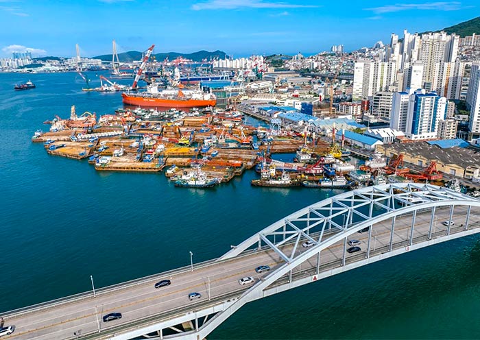 Busan, a vibrant coastal metropolis Busan, a vibrant coastal metropolis