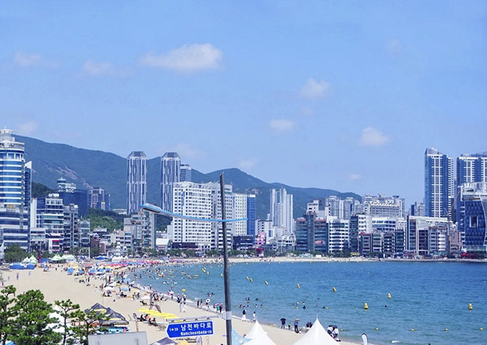 Stroll and relax at Gwangalli Beach, Busan Stroll and relax at Gwangalli Beach, Busan