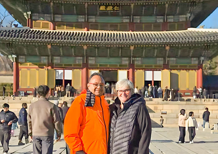 Enjoy a leisure walk at Gyeongbokgung Palace