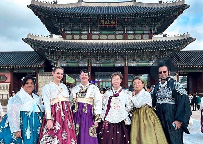 Dress in a traditional hanbok when visit Gyeongbokgung Palace