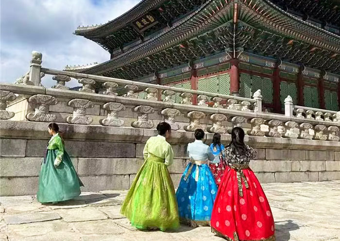 Visit Gyeongbokgung Palace in Seoul