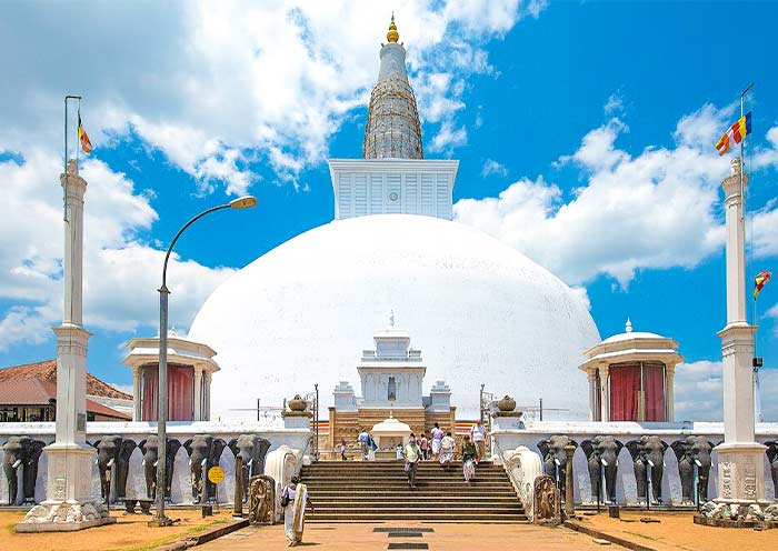 Ruwanwelisaya Dagoba in Anuradhapura