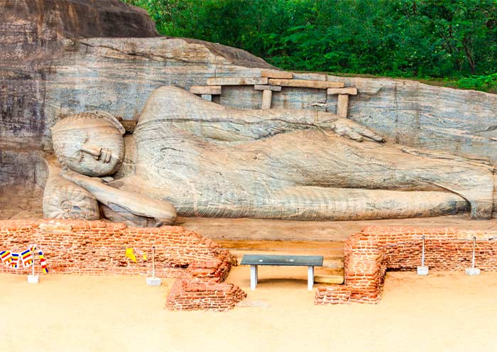 Gal Viharaya (Rock Temple) in Polonnaruwa