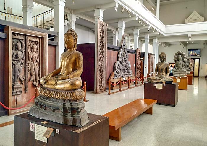 Visit Chao Sam Phraya National Museum