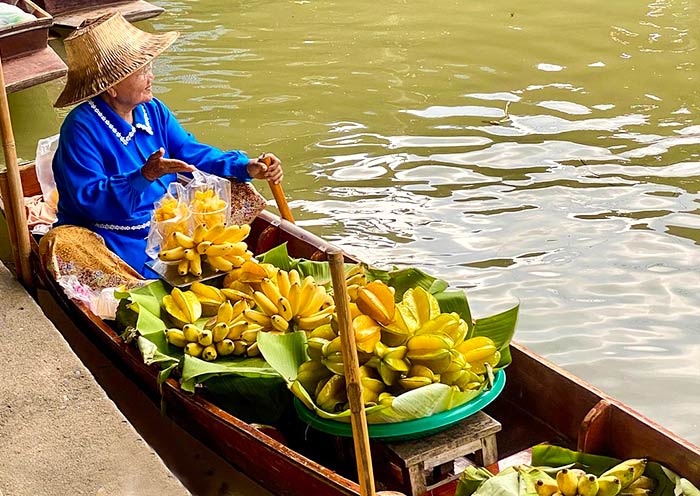 Vendors Sell Fruits, Damnoen Saduak