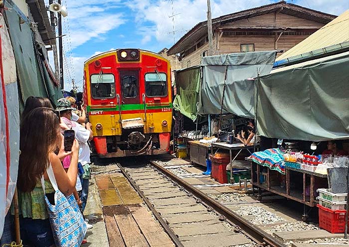 Railway market, Bangkok