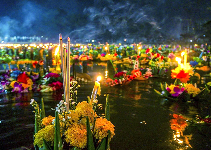 Loy Krathong's water lantern