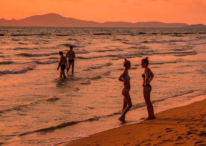 Enjoy sunset on Pattaya Beach