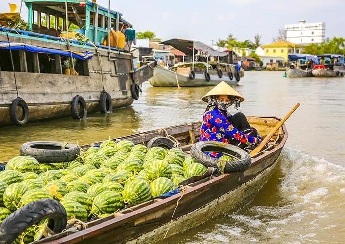 Morning visit to Cai Rang Floating Market