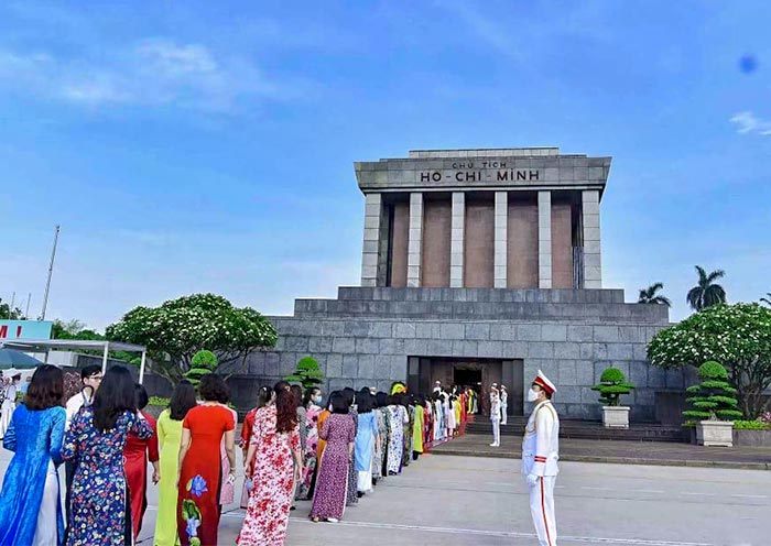 Respectful Visit to Ho Chi Minh Mausoleum