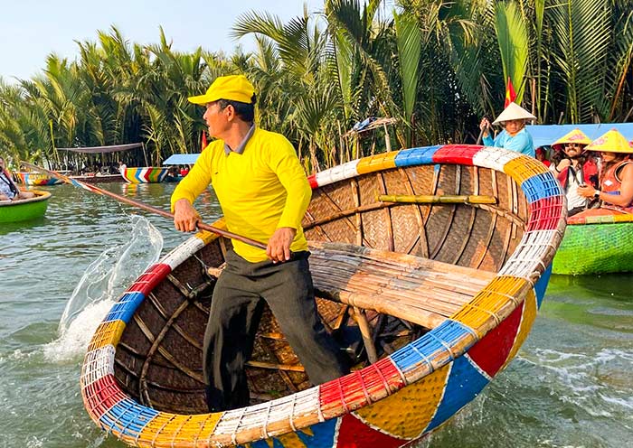 Dance on Basket Boat, Hoi An