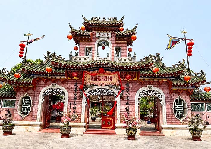 Grand entrance gate of iconic Fujian Assembly Hall