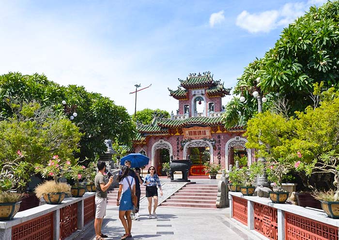 Visit Fujian Assembly Hall in Hoi An, Vietnam