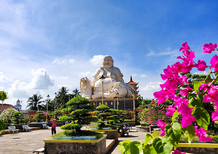 A large Buddha statue of Vinh Trang Pagoda