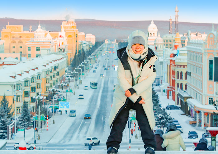 AOT guests visiting Arctic Square in Mohe