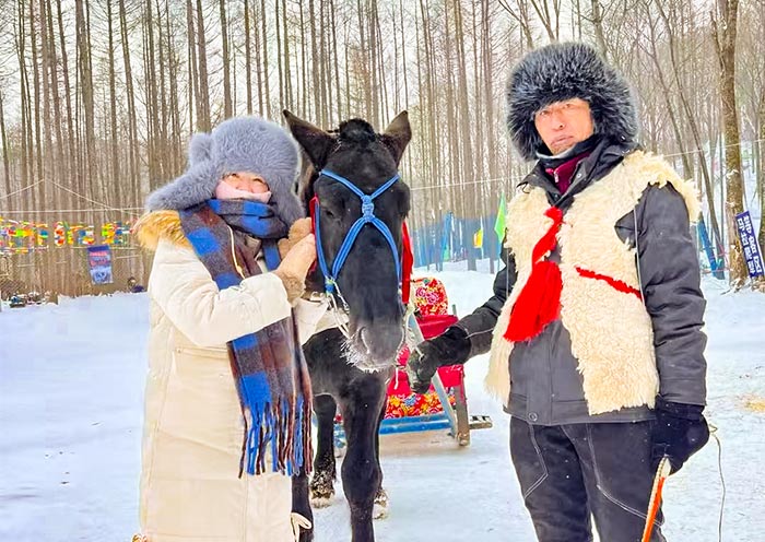 AOT guests enjoying a horse-drawn sleigh ride in Yabuli AOT guests enjoying a horse-drawn sleigh ride in Yabuli