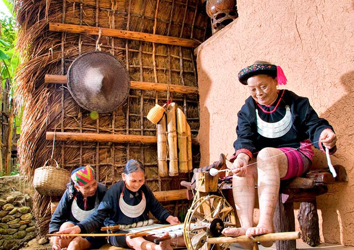 Binglanggu Li & Miao Cultural Heritage Park